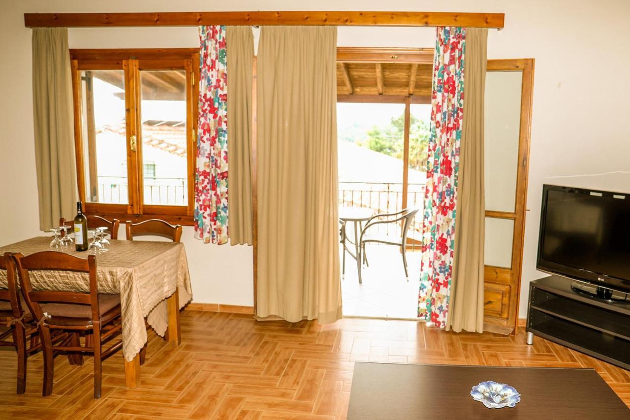 Sunset Studios & Apartments Кукунариес Екстериор снимка